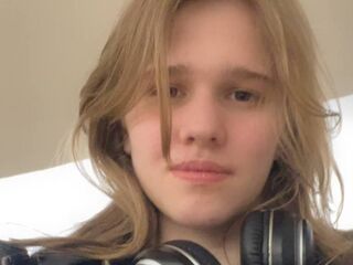 camgirl showing tits ChristieDemaline