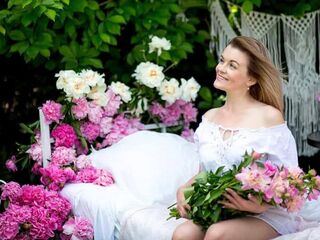 camwhore masturbating with dildo LeaNicole