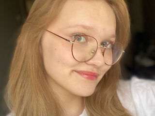 webcam babe chat room MicahCussins