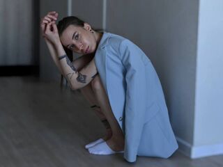 cam girl MirnaLatourette