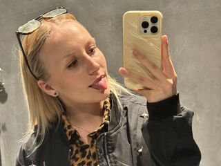 fingering cam girl LucilleWiste