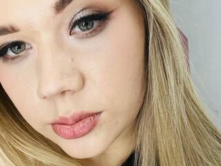 free webcam chatroom AminaDigges