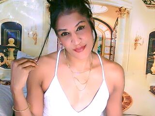 free video chat room AzzyGreene