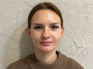 camwhore fingering pussy BritneySwiss