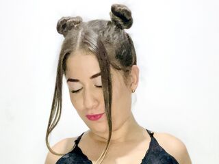 naked girl with cam fingering CamilaAndrea