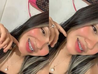 naked webcam girl fingering CamilaFezz