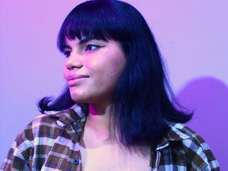 camslut showing tits ChloyWallace