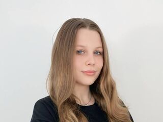 naked webcam girl ChristianeSivie