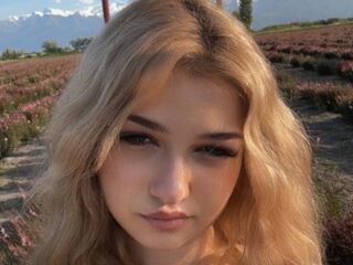 hot live cam CloudyFox