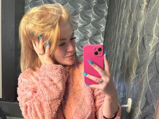 nude cam photo ElizabethCamaro