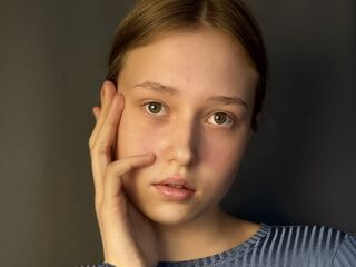 camgirl masturbating with dildo EvelinaMoorina