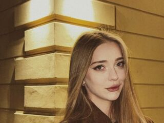 camwhore masturbating with sextoy IvaBusack