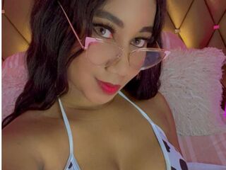 camgirl masturbating with sex toy JannaYhowns