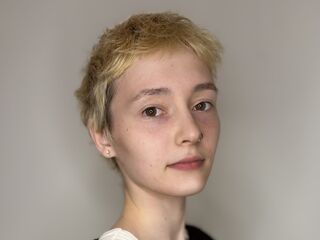 cam girl chatroom JenelleBarette