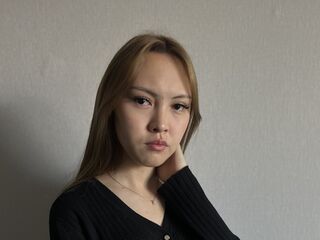 camgirl playing with vibrator KatrinaMogle