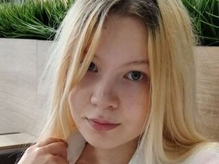 naughty cam girl fingering pussy KendraBliss