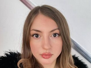 naked camgirl masturbating with dildo KyraKur