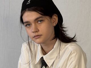 chat room livesex LeannMolineaux