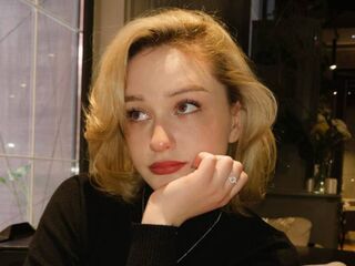 cam girl showing pussy LilithYongi