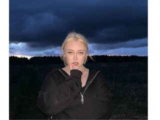 camgirl fingering bald pussy LitaBloom