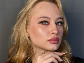 hot naked webcam girl LucileNeuburger