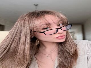 hot cam girl fingering shaved pussy LunaTimer