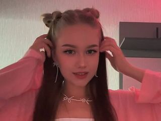 camgirl masturbating with sex toy MadisonLehar