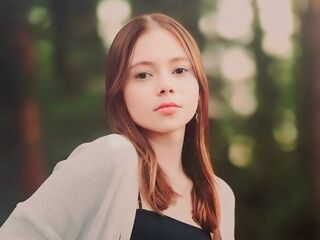 girl fingering shaved pussy MaileKnipe