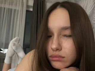 cam girl playing with dildo MariellaLot