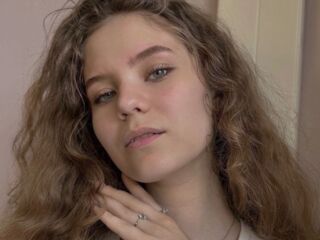 camgirl showing pussy MatildeKromka