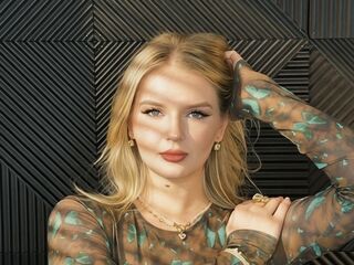 camgirl playing with sextoy MiaLloydy
