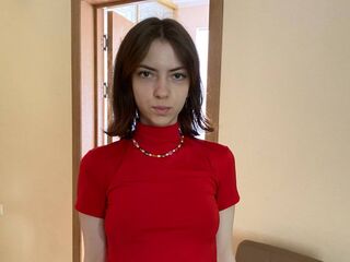 camgirl showing tits MissisJons