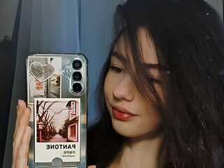 camgirl masturbating with vibrator MitziBreech