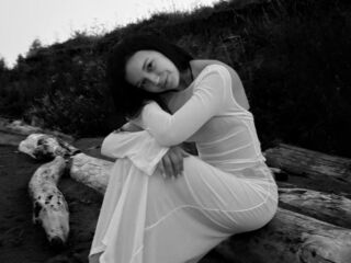 nude camgirl photo MyraFaulconer
