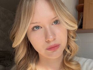 camgirl fingering bald pussy NanceyMonteverde