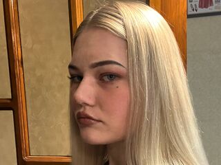 cam girl masturbating with dildo NicolynMoore