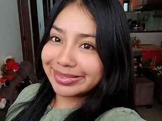 naked camgirl masturbating with dildo NoaBaker