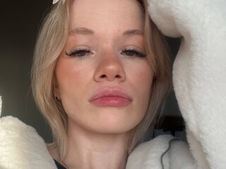 camslut fingering wet pussy RenitaKoo