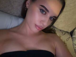 chatroom cam RhiannonJumper