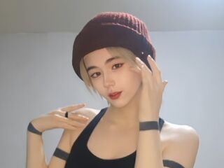 live webcam model RoxannCobio