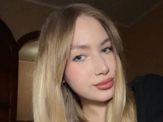 hot cam girl masturbating with sextoy SauBlaydes