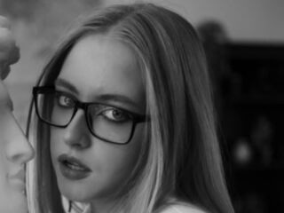 Kinky webcam girl SheliaEdwards