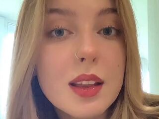 camgirl masturbating with dildo WilonaBoothroyd